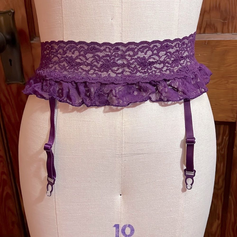 Victoria’s Secret Dark Purple Lace Garter Belt Sz XS/S